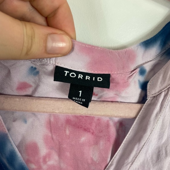 Torrid Tie Dye Button Down Blouse Size 1X - Picture 3 of 5